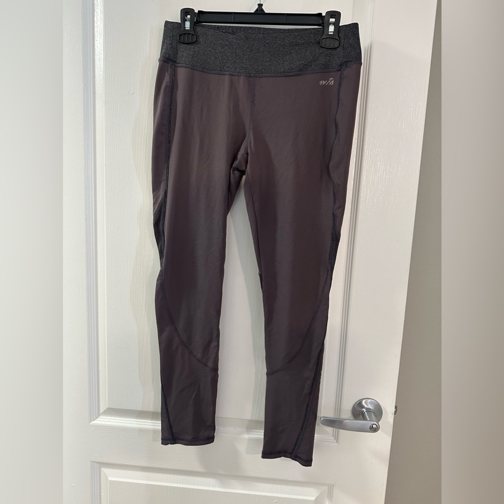 Workout leggings size M. Gently used